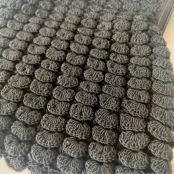 1950s Crocheted Handbag with Embroidered Interior - Picture 5 of 5